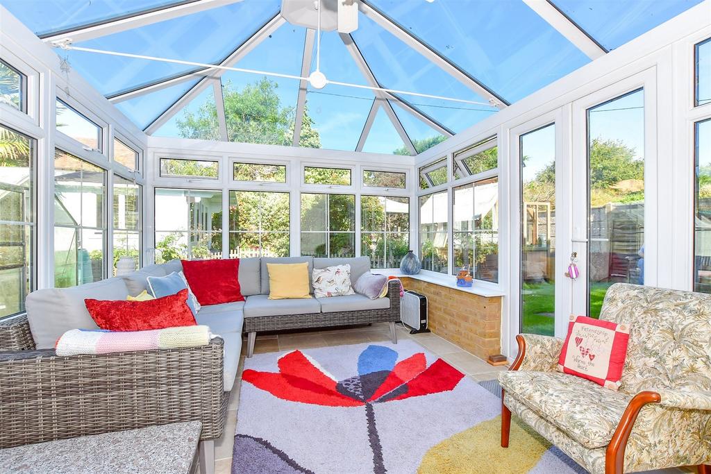 Island Road, Sturry, Canterbury, Kent 4 bed detached house for sale £