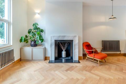 2 bedroom flat for sale, Francis Road, London, E10 6PL