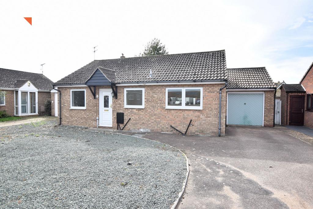 Saxmundham Way, ClactononSea 2 bed detached bungalow for sale £248,000
