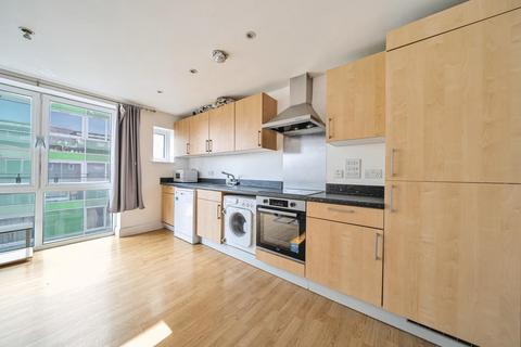 3 bedroom flat for sale, Cowleaze Road, Kingston upon Thames