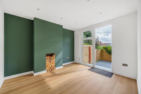 4 Blythe Close, London, SE6 4UW