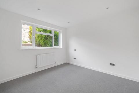 4 Blythe Close, London, SE6 4UW
