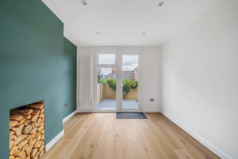 4 Blythe Close, London, SE6 4UW