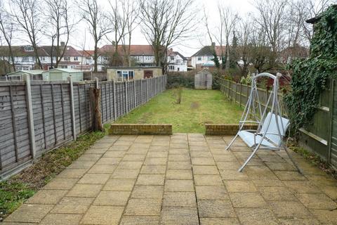 3 bedroom terraced house to rent, Clifton Road, Kenton, HA3