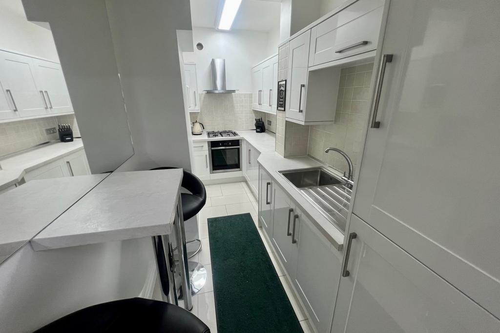 2 The Parade KITCHEN