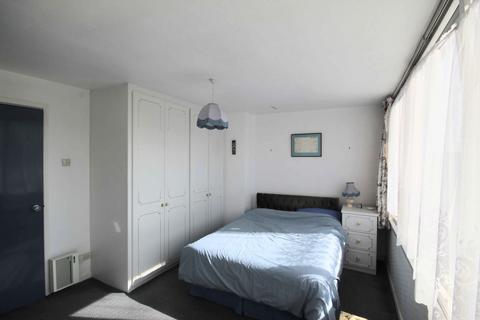 8 Chestnut Close, Greetland, Halifax, HX4 8HX
