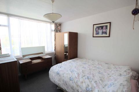 8 Chestnut Close, Greetland, Halifax, HX4 8HX