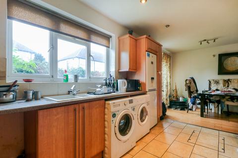 21 Albany Park Avenue, Enfield, EN3 5NT