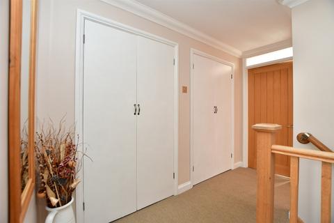 24 Charles Drive, Cuxton, Rochester, ME2 1DP