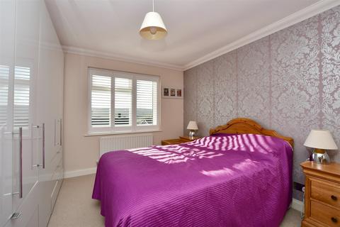 24 Charles Drive, Cuxton, Rochester, ME2 1DP