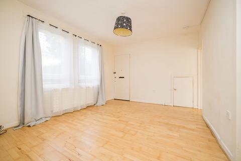 10/2 Restalrig Circus, Edinburgh, EH7 6HL