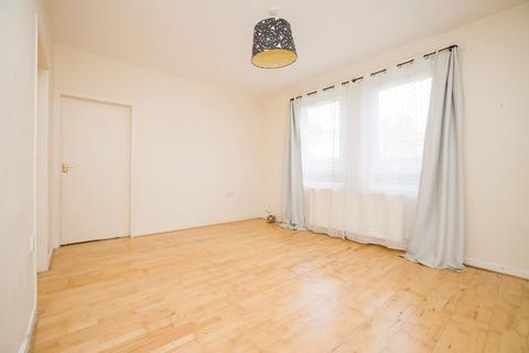 10/2 Restalrig Circus, Edinburgh, EH7 6HL