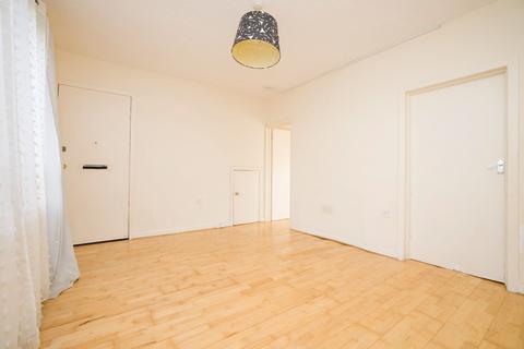 10/2 Restalrig Circus, Edinburgh, EH7 6HL