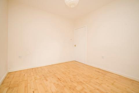 10/2 Restalrig Circus, Edinburgh, EH7 6HL