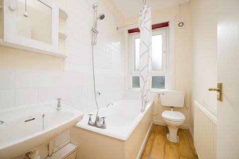 10/2 Restalrig Circus, Edinburgh, EH7 6HL