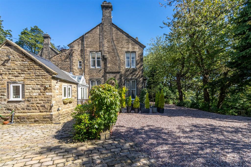Off Mossley Road, Grasscroft, Saddleworth 4 bed semidetached house for
