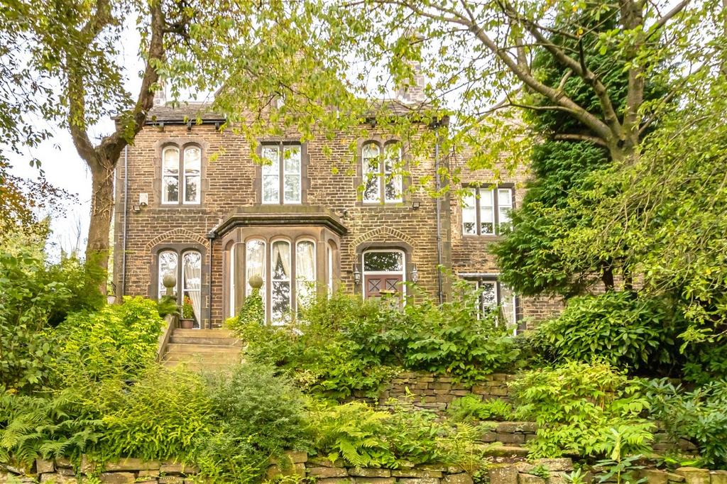 Off Mossley Road, Grasscroft, Saddleworth 4 bed semidetached house for