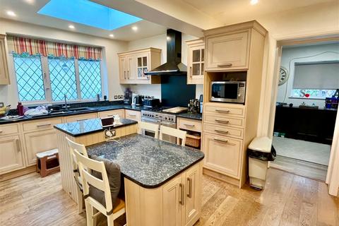 Catlins High Road, Eastcote, Pinner, HA5 2EY
