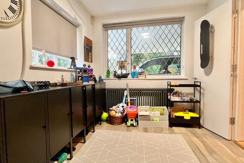 Catlins High Road, Eastcote, Pinner, HA5 2EY