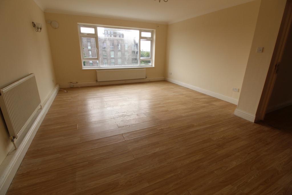 Very Large Three Bedroom Flat to rent Harrow On T
