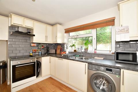 2 bedroom ground floor flat for sale, Greatpin Croft, Fittleworth, West Sussex