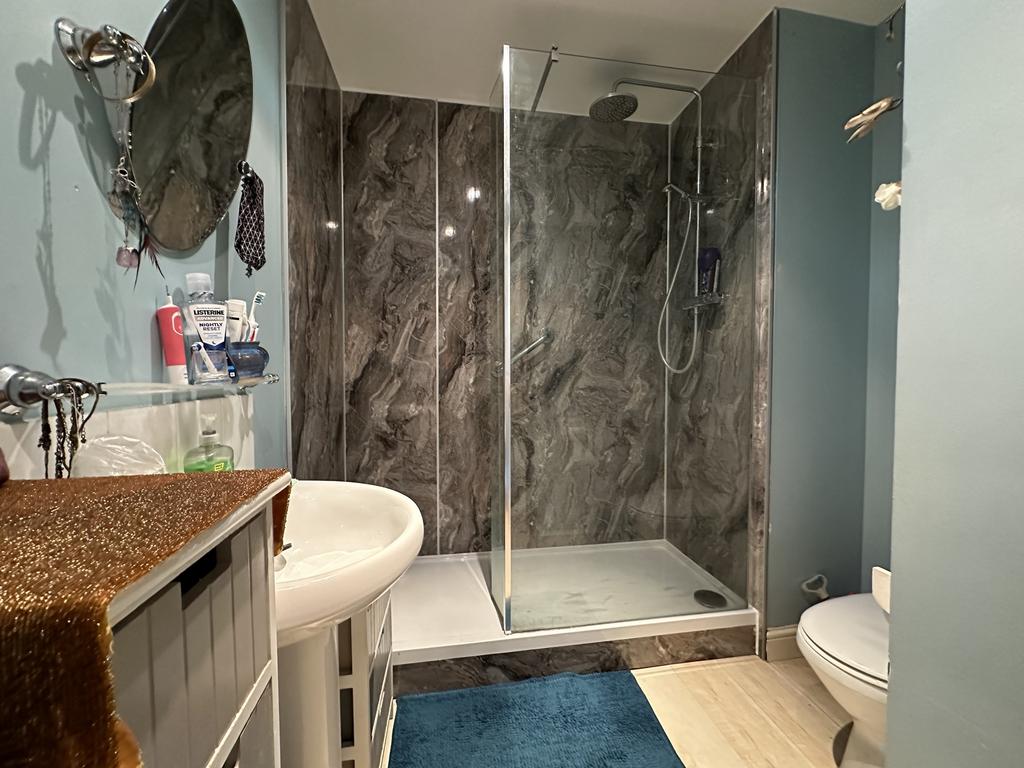 Shower Room.JPG
