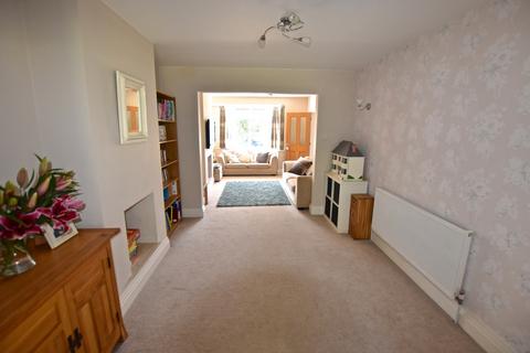 15 Barnett Close, Leatherhead, KT22 7DW