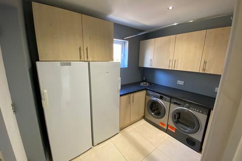 15 Barnett Close, Leatherhead, KT22 7DW