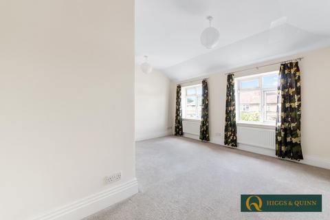 15 Barnett Close, Leatherhead, KT22 7DW