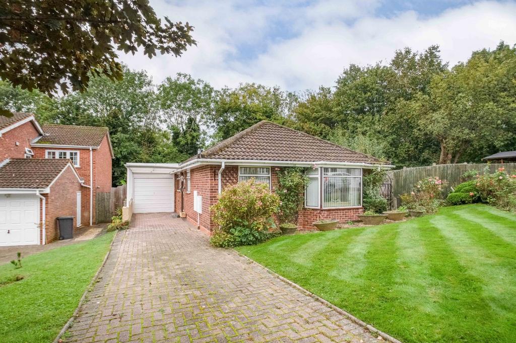 Cranham Close, Redditch, Worcestershire, B97 2 bed bungalow £325,000