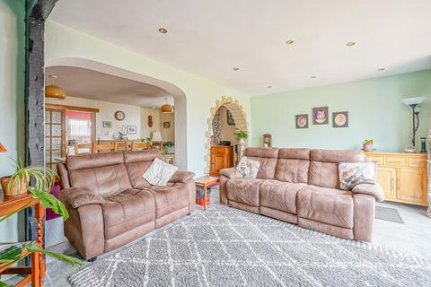 62 Ashfield Road, Carterton, OX18 3QZ