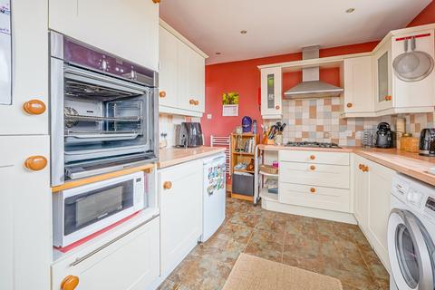 62 Ashfield Road, Carterton, OX18 3QZ