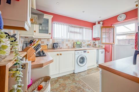 62 Ashfield Road, Carterton, OX18 3QZ