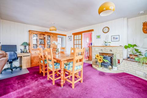 62 Ashfield Road, Carterton, OX18 3QZ