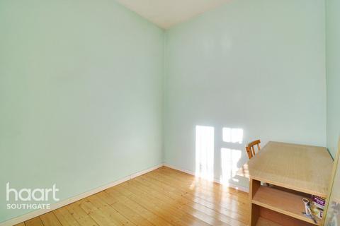 87 Avenue Road, London, N14 4DH