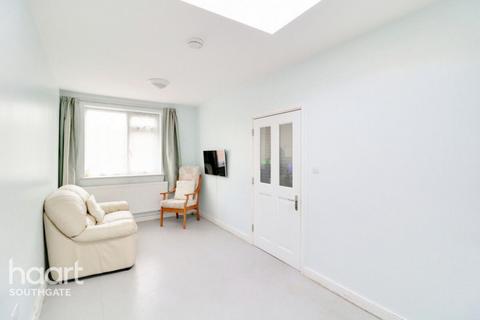 87 Avenue Road, London, N14 4DH