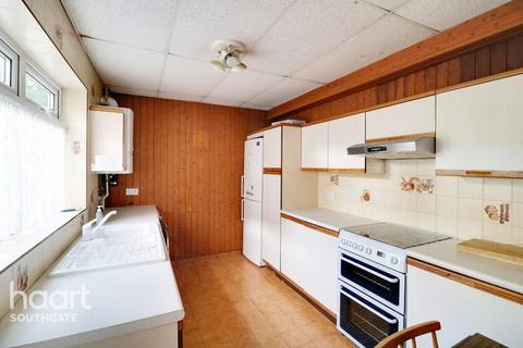 87 Avenue Road, London, N14 4DH