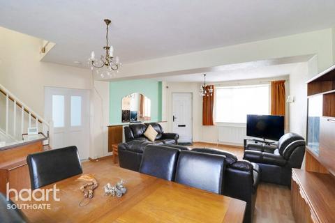 87 Avenue Road, London, N14 4DH