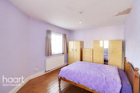 87 Avenue Road, London, N14 4DH