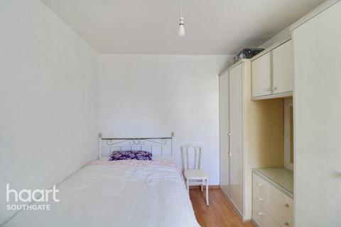 87 Avenue Road, London, N14 4DH