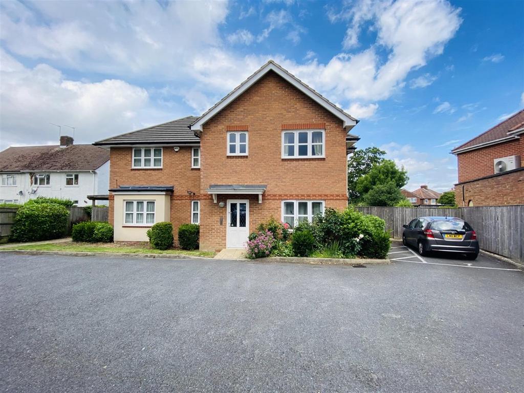 Camrose Avenue, Edgware, Greater... 1 bed apartment £275,000