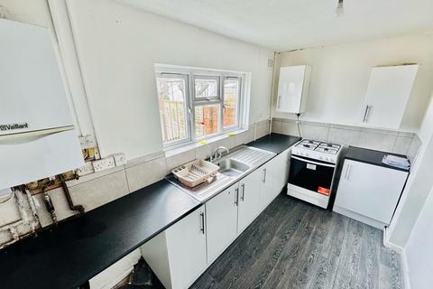 2 bedroom end of terrace house to rent, 48 Tansley Hill Avenue, Dudley, DY2 7NF