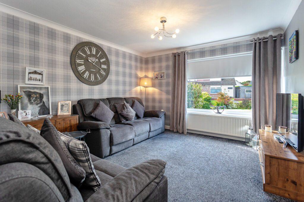Malcolm Drive, Larbert, FK5 3 bed semidetached house for sale £215,000