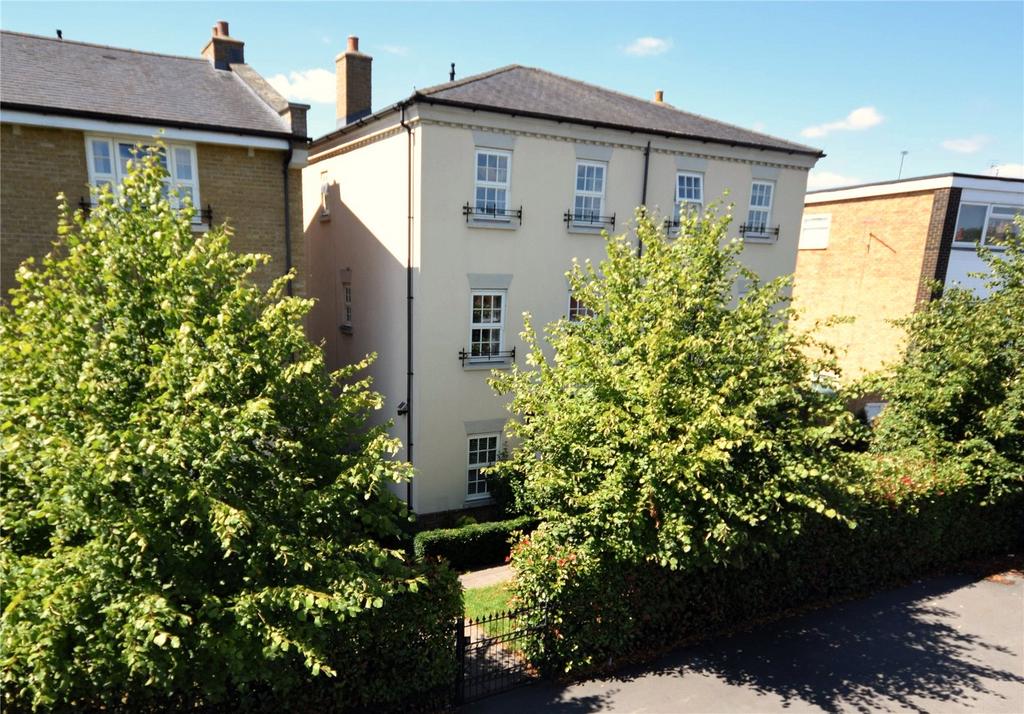 Green Street, SunburyOnThames, TW16 4 bed semidetached house for