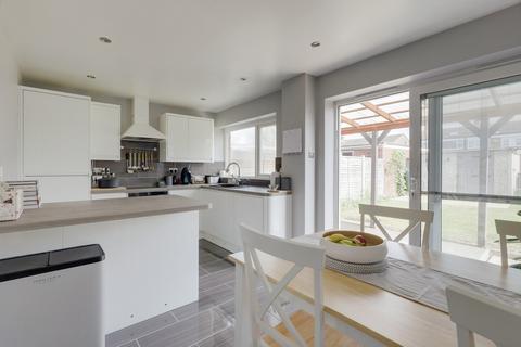 125 Conway Avenue, Great Wakering, Southend-on-sea, SS3 0BH