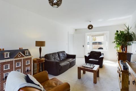 5 Cartmel Close, Towcester, NN12 6UA