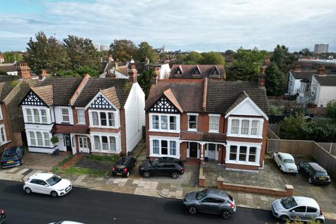 4 Cranley Road, Westcliff-on-sea, SS0 8AL