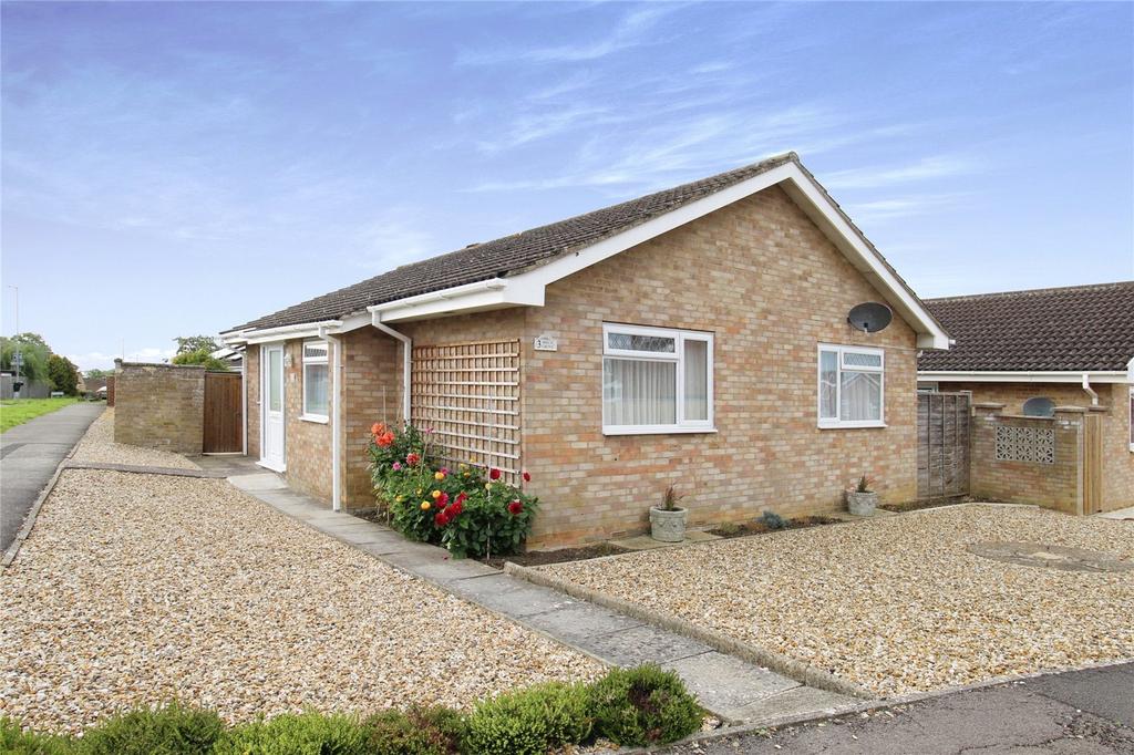 Birch Grove, Melksham 3 bed bungalow for sale £360,000
