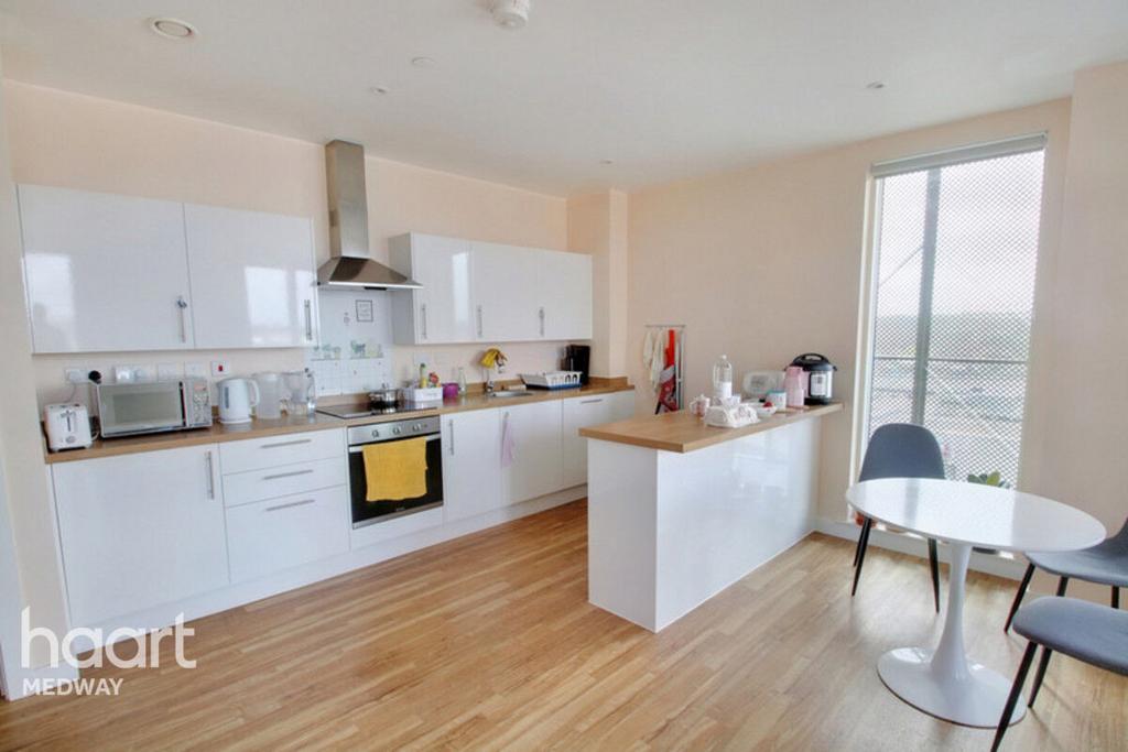 Gillingham Gate Road, Chatham 2 bed apartment for sale £260,000