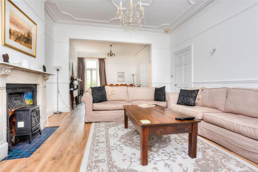 Walsingham Road, Hove, East Sussex, BN3 4 bed semidetached house £